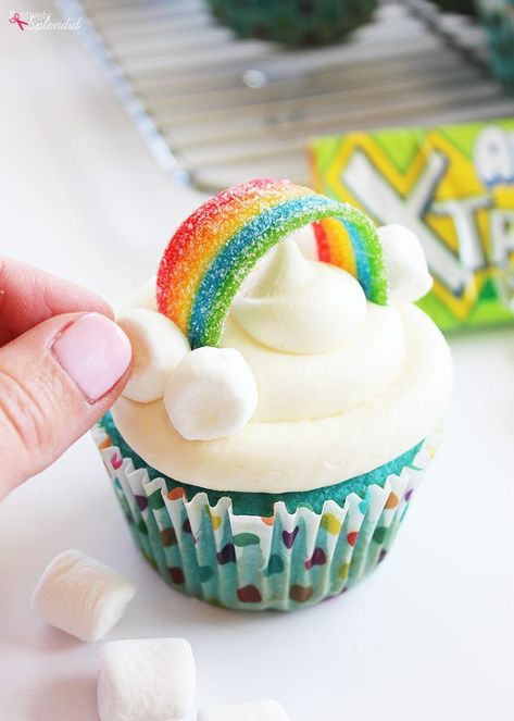 How to Make Rainbow Cupcakes for a rainbow baby shower theme or kids birthday party. The best thing about this is that the cupcake toppers are also edible! #babyshowerideas #babyshowerthemes #kidsbirthdayparty Halloween Decorations Party Food, Rainbow Baby Shower Theme, Simple Cupcakes, Kids Halloween Food, Rainbow Cupcakes, Unicorn Cupcakes, Easy Cupcakes, Rainbow Birthday Party, Rainbow Baby Shower