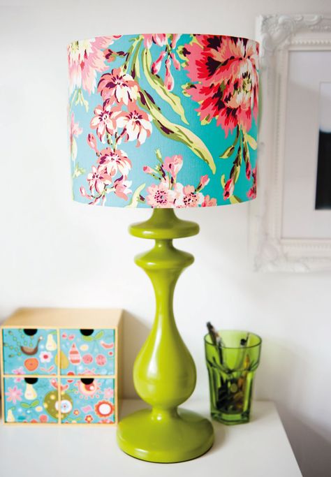 Retro Lampshade, Amy Butler Fabric, Lampe Diy, Lampshade Makeover, Fabric Furniture, Diy Lampe, Handmade Lampshades, Bright Decor, Decor Ikea