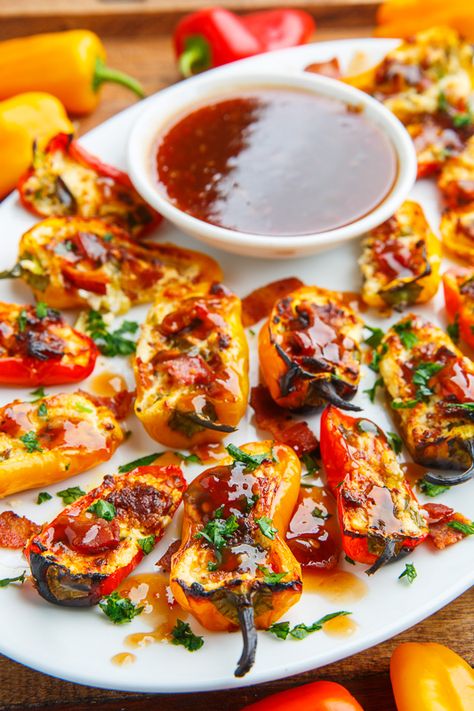 Bacon and Goat Cheese Stuffed Mini Peppers with Balsamic Sweet Chili Sauce Summer Entree Recipes, Cheese Stuffed Mini Peppers, Small Plates Recipes, Sweet Chili Sauce Recipe, Mini Peppers, Closet Cooking, Chili Sauce Recipe, Mini Sweet Peppers, Stuffed Mini Peppers