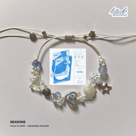 | seasons - wavetoearth 🛒 how to order shopee: 𝗸𝗶𝘁𝘀𝗰𝗵𝘀𝘁𝘂𝗱𝗶𝗼.𝗽𝗵 🇵🇭 or send a message to order. tags: #wavetoearth #seasons #adjustablebracelet #threadbracelet #beach #jelly #starfish #beadedjewelry #beads Wave To Earth Bracelet, Homemade Beaded Bracelets, Beaded Jewelry Aesthetic, Earth Bracelet, Wave To Earth, Diy Friendship Bracelets Tutorial, Gelang Manik-manik, Friendship Bracelets Tutorial, Bead Charms Diy