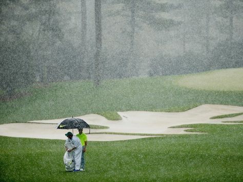 10 no-brainer tips for playing golf in the rain - Golf Drawing, Golf Ladies, Golf Rules, Golf Tips For Beginners, Golf Digest, Playing Golf, Perfect Golf, Private Club, Branding Marketing