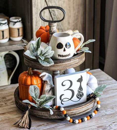 Decoupage Pumpkins, Halloween Tiered Tray Decor, Decor Tray, Halloween Decor Diy, Spooky Home Decor, Cupcakes Decorados, Thanksgiving Decorations Diy, Farmhouse Halloween, Red White Christmas