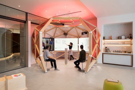 Microsoft Envisioning Center Innovation Lab - Redmond | Office Snapshots San Francisco Design, Interactive Walls, Innovation Lab, Traditional Office, Innovation Centre, Office Workstations, Pop Design, Design Lab, Microsoft Office