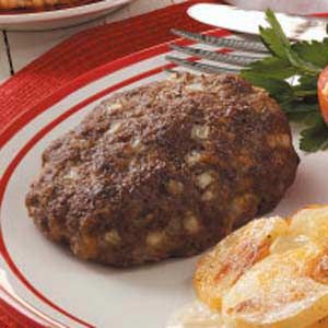 Easy Chopped Steak Recipe.  Simple ingredients.  I'm gonna make mushroom beef gravy to top it off.  YUM! Chopped Steak Recipes, Hamburger Steak Recipes, Sirloin Steak Recipes, Steakhouse Recipes, Hamburger Steaks, Pasadena Texas, Chopped Steak, Pan Frying, Beef Gravy