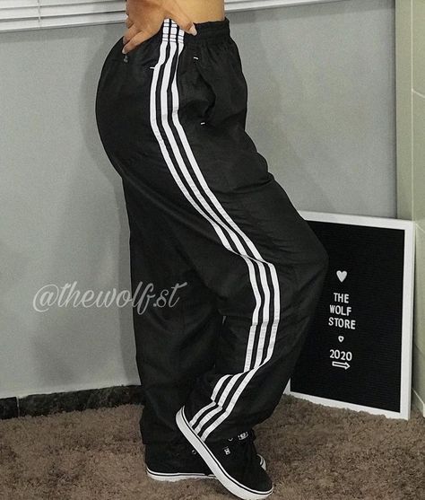 Pans Adidas, Cute Nike Outfits, Cute Nikes, Trendy Fashion Outfits, Streetwear Fashion Women, Rain Wear, Nike Outfits, Fashion Killa, Streetwear Fashion