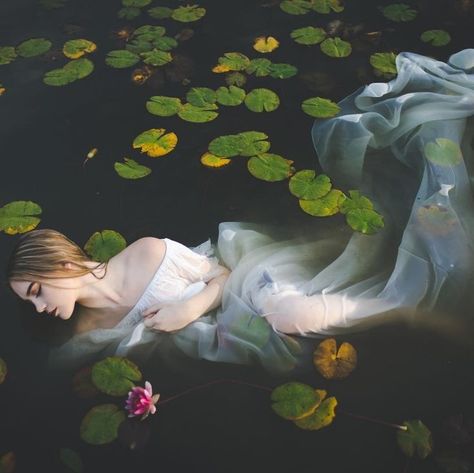 Lake Photoshoot, Water Aesthetic, Girl In Water, Water Nymphs, Underwater Art, Water Photography, Halloween Photos, Floating In Water, Photography Women