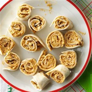 Peanut Butter Granola Pinwheels Recipe -“With four little ones, my time is limited,“ writes Mary Haluch from Ludlow, Massachusetts. “I came across this easy and tasty snack while searching online for healthy munchies for kids. Great for after school, it's really quick to make and filling enough to hold the kids until dinner.“ TIP: To satisfy heftier appetites or to serve as a power lunch, cut each tortilla into fewer pieces or provide one per child. The recipe is easy to increase as needed. Daycare Snacks, Toddler Menu, Pinwheels Recipe, Healthy Munchies, Recipes With Flour Tortillas, Power Lunch, Honey Granola, Peanut Butter Snacks, Camping Snacks