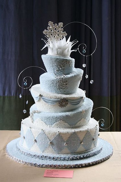 I love the texture of this cake for a winter wedding.  It's like flocked snow Winter Wonderland Wedding Cakes, Wonderland Wedding Cake, Winter Torte, Frozen Wedding, Birthday Extravaganza, Winter Wonderland Cake, Cake Competition, Snowflake Wedding, Cake Wrecks