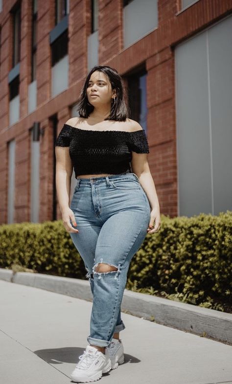 Plus Size Crop Top Outfit, Plus Size Crop Top, Festival Fashion Outfit, Plus Size Posing, Outfits Gorditas, Chubby Fashion, Look Plus Size, Crop Top Outfits, Curvy Girl Outfits