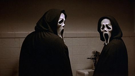 Scream Mask, Scream 2, Horror Photos, Scream Franchise, Ghostface Scream, Halloween Horror Movies, Slasher Movies, Scream Movie, Horror Movie Art