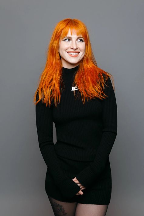 W MAGAZINE: Hayley Williams Wants To Help You Find Your Perfect Hair Color. The Paramore frontwoman + hairstylist Brian O’Connor share their favorite (and least favorite) out-there hues, tour bus essentials, and the pros and cons of Botox. Hayley Williams Hair Orange, Hayley Williams Ponytail, Orange Hair Hayley Williams, Haily Wiliams, Hayley Williams Misery Business Hair, Hayley Williams Bangs, Hayley Williams Hair Colors, Hayley Williams Orange Hair, Hayley Williams Aesthetic