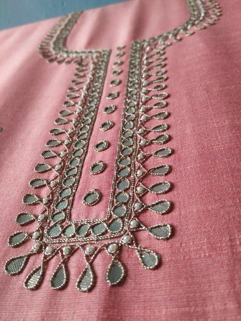 #gotapattiwork Machi Work Kurti Design, Gotapatti Work Kurti Neck Design, Machi Work Blouse, Gotapatti Work Kurti, Machi Work, Embroidery Bedsheet, Gotapatti Work, Indian Embroidery Designs, Chudidhar Neck Designs