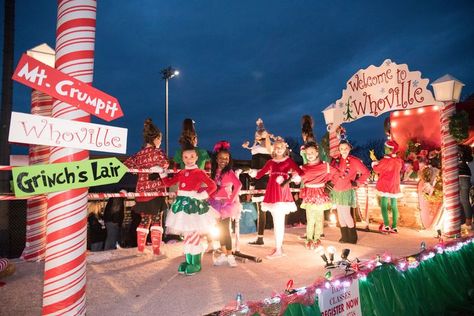 Grinch Christmas Float Ideas, Holiday Parade Floats, Parade Float Diy, Christmas In July Decorations, Softball Christmas, Alabama Christmas, Christmas Parade Floats, Floating Decorations, Whoville Christmas