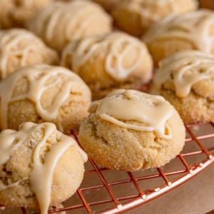 Maple Cookies - Bakerish Maple Cookies Recipe, Maple Syrup Cookies, Maple Desserts, Maple Cookies, Maple Recipes, Maple Syrup Recipes, Comfort Desserts, Chocolate Sugar Cookies, Cookie Calories