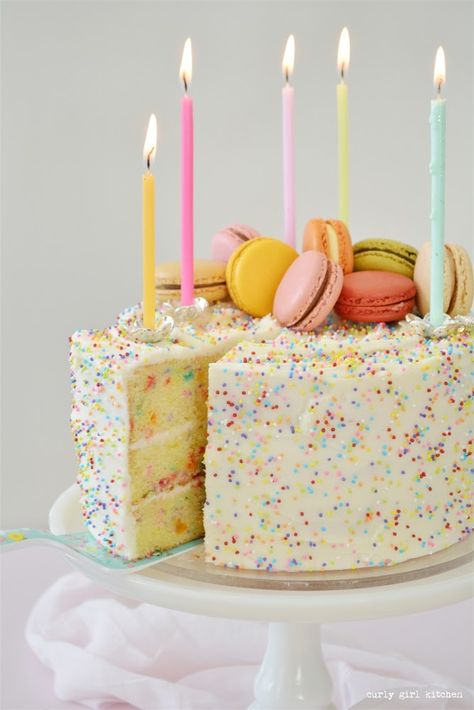 Cake With Rainbow Sprinkles, Birthday Cake Beautiful, Buttercream Rainbow, Cake With Rainbow, Birthday Cake Inspiration, Sprinkles Birthday Cake, Macaroon Cake, Hello 30, Cake Beautiful