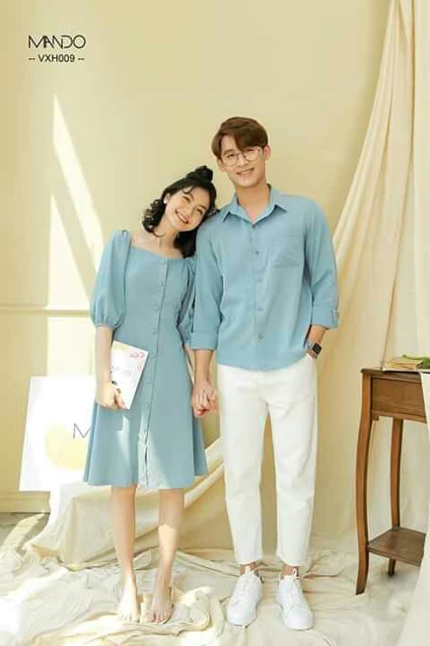 Prewedding Couple Dress, Casual Prenup Outfit, Couple Outfit Ideas Matching, Couple Dresses Casual, Couple Dress Matching Indian, Couple Outfits Korean, Couple Dress Matching, Korean Couple Outfits, Prenup Outfit