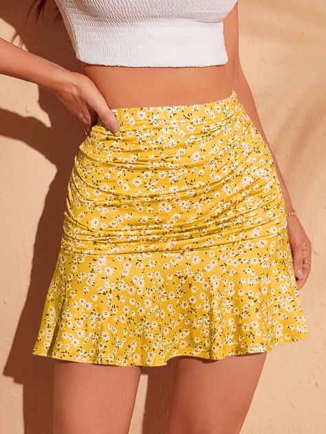 SHEIN WYWH Ditsy Floral Print Ruched Ruffle Hem SkirtI discovered amazing products on SHEIN.com, come check them out! Outfit Con Short, Yellow Skirt Outfits, Yellow Floral Skirt, Yellow Mini Skirt, Skirts Flowy, Mini Wrap Skirt, Yellow Clothes, Ruffle Hem Skirt, Yellow Skirt