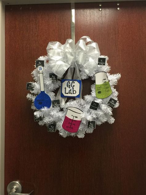 Chemistry Christmas Tree, Chemistry Christmas Decorations, Science Christmas Decorations, Chemistry Decorations, Styrofoam Decorations, Chemistry Christmas Ornaments, Science Christmas Ornaments, Christmas Chemistry, Chemistry Christmas