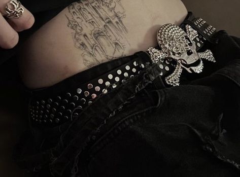 Bb Belt Outfit, Grunge Belt, Belts Aesthetic, Skull Belt, Hero Oc, Grunge Fits, Aesthetic Types, Y2k Fits, Bling Belts