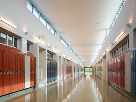 South Shore High School 9 — John Ronan Architects High School Lockers, High School Design, School Building Design, School Hallways, Public High School, School Interior, Masonry Wall, School Lockers, Dream School