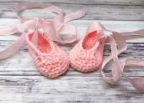 Crochet Ballet Shoes, Crochet Ballerina Slippers, Crochet Ballet Slippers Free Pattern, Crochet Ballet Slippers, Crochet Baby Slippers, Crochet Objects, Crochet Ballet, Crochet Tutu