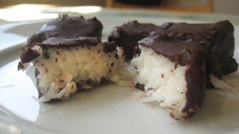 Needhams Recipe, Whoopee Pie, Vegan Bars, Potato Candy, Whoopie Pie, Raw Recipes, Coconut Chocolate, Chocolate Mint, I Love Chocolate