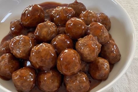 These plum jelly meatballs are great as a quick snack or alongside mash or salad for dinner. Hamburgers Recipes, Jelly Meatball Recipe, Jelly Meatballs, Salad For Dinner, Minced Meat Recipe, Plum Sauce, Rhubarb Jam, Mince Recipes, Meat Recipe