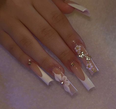 Medium Length Nail Ideas With Rhinestones, Coffin Latina Nails, French Tip Latina Nails, Mexican Baddie Nails, Latina Baddie Nails, Nails With Names On Them, Princess Nails Acrylic, Latina Acrylic Nails Short, Latina Nail Designs