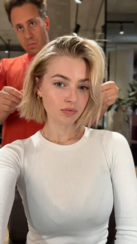 Chopped Bob at Hershesons Hair Inspiration Short, Penteado Cabelo Curto, Short Blonde, Short Hair Haircuts, Short Blonde Hair, Great Hair, Hairstyles Haircuts, Hair Cut, Hairstyle Ideas