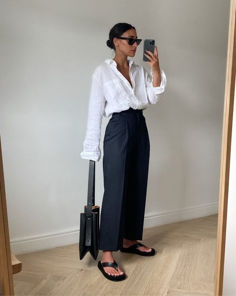 A GUIDE TO CREATING AN AUTUMN WINTER CAPSULE WARDROBE A/W FALL 2022 – Jess Rose Blush Trousers Outfit, French Women Street Style Casual, Smart Casual Women Outfits Classy, Summer Italy Outfits, 2025 Wardrobe, Professional Fits, Roast Dinners, London Office, Classic Clothing