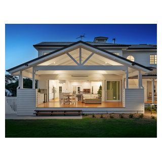 Norman Park - Traditional - Deck - Brisbane - by Saunders Building Company Pty Ltd | Houzz AU Queenslander Homes Exterior, Hampton Exterior, Hamptons Patio, Modern Queenslander, Hamptons House Exterior, Vibey Apartment, Hampton Style Home, Room Ideas For Men, Room Ideas For Men Bedroom