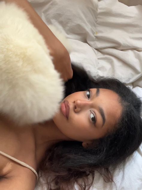 Brown haired and eyed girl laying on a bed with a fur pillow Girl Uggs, Cream Aesthetic, Vanilla Girl, Soft Girl Aesthetic, Coffee Girl, Black Femininity, Foto Ideas Instagram, Girl Guides, Girls Life