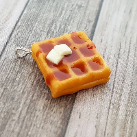 Melanie Mattar on Instagram: “Do you prefer your waffles with maple syrup and butter?  #polymerclay #polymer #fimo #premo #patepolymere #faitmain #handmade #fakefood…” Polymer Clay Waffle, Clay Poptart, Clay Waffle, How To Make Waffles, Mini Clay, Belgian Waffles, Clay Food, Fake Food, Maple Syrup