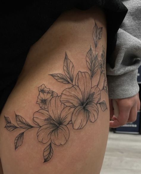 Side Hip Flower Tattoo, Upper Thigh Tattoo Scar Cover, Cute Upper Thigh Tattoos, Upper Thigh Flower Tattoo, Thigh Tattoos Women Floral, Big Tattoos For Women Thigh, Flower Hip Tattoo Thigh Piece, Hip Tattoo Big, Leg Flower Tattoo Thigh Piece