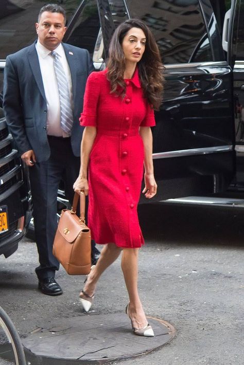 14 Lessons in Power Dressing to Learn From Amal Clooney Amal Clooney Work, Power Dressing Women, Moon Manifestation, Amal Alamuddin, Business Professional Outfits, Work Outfit Ideas, Amal Clooney, Older Women Fashion, Power Dressing