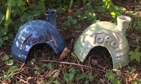 Toad House, Frog House, House Ceramic, Throwing Clay, Pottery Handbuilding, Nocturnal Animals, Garden Pottery, Frog And Toad, Maine House