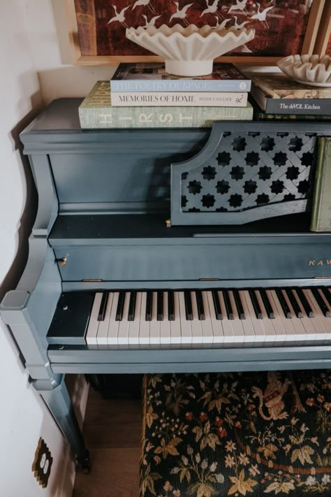 We Painted our Piano- Best Tips for Painting a Piano Painted Pianos Ideas, Reupholster Piano Bench, How To Paint A Piano, Styling A Piano, Refinishing Piano, Piano Makeover Ideas, Painted Piano Ideas, Refinished Piano, Chalk Paint Piano