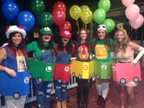 Mario cart halloween costume !! Princess From Mario, Mario Kart Halloween, Sorority Halloween Costumes, Teacher Halloween Costumes Group, Mario Kart Costumes, Team Halloween Costumes, Mario Halloween Costumes, Office Halloween Costumes, Diy Group Halloween Costumes