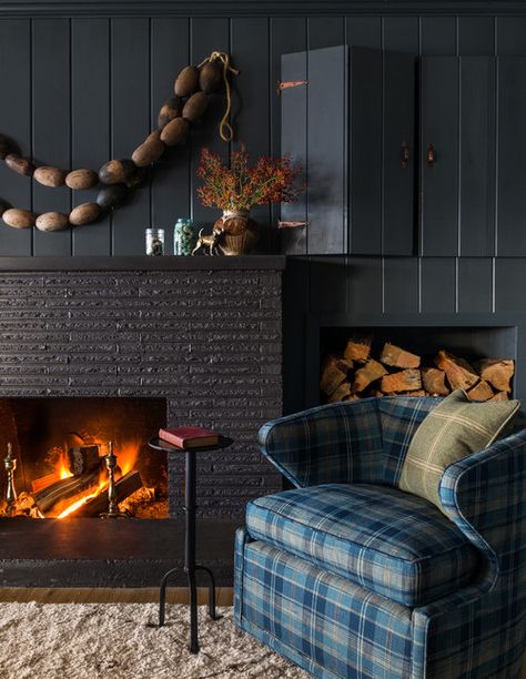 Snug Cabin Home Tour - Town & Country Living Heidi Caillier, Paint Fireplace, Vintage Cabin, Cosy Room, Dark Walls, Built In Bench, Painted Brick, Cabin In The Woods, Modern Cabin