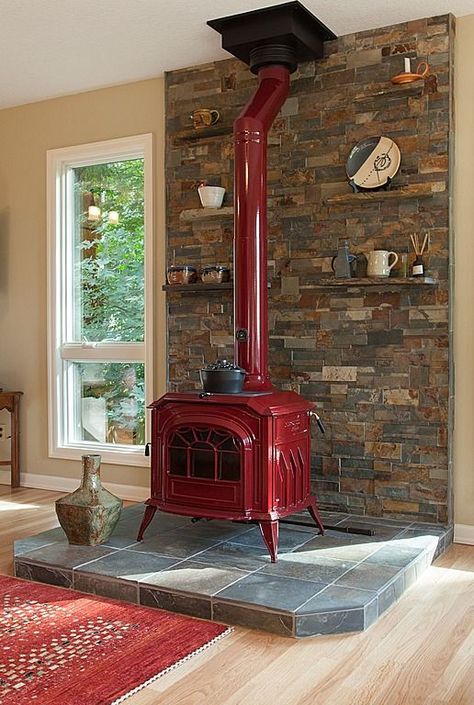 wood stove Wood Stove Surround, Wood Stove Hearth, Wood Stove Fireplace, Stove Fireplace, Country Living Room, Wood Burner, Into The Woods, Wood Burning Stove, Tiny Homes