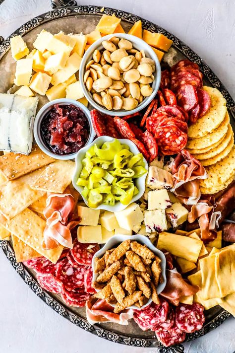 How To Make A Cheese Plate – these tips will help you make the best, most delicious cheese plate ever!  I love cheese plates.  To me, they are the perfect easy meal – you can get salty, crunchy, tart, spicy, creamy, and fresh in just one platter.  They are great for groups, perfect for parties, and...Read More Cheese And Meet Plate, Cheese Plate Presentation, Cheese Plates Appetizer, Cheese Board Easy, Christmas Trays, Parties Food, Viral Recipes, Cooking Stuff, Easy Cheese