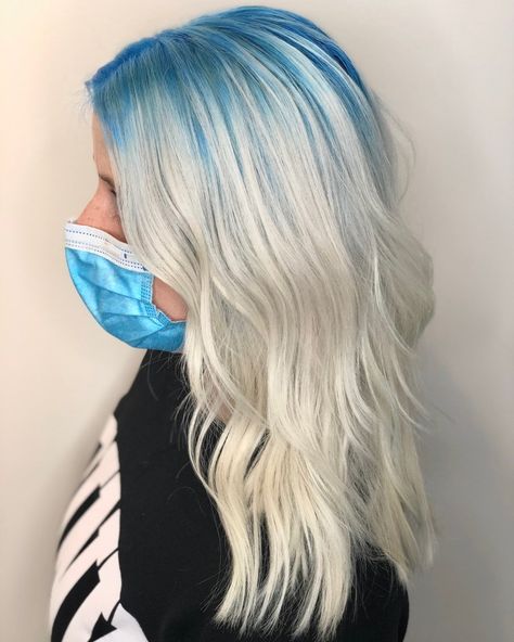 Teal Roots Blonde Hair, Blonde Hair With Colored Roots, Coloured Roots Blonde Hair, Blue Hair Blonde Highlights, Platinum Blonde Hair With Color Pop, Blue Roots Hair, Blue Roots Blonde Hair, Blue Blonde Hair, Blue And Blonde Hair