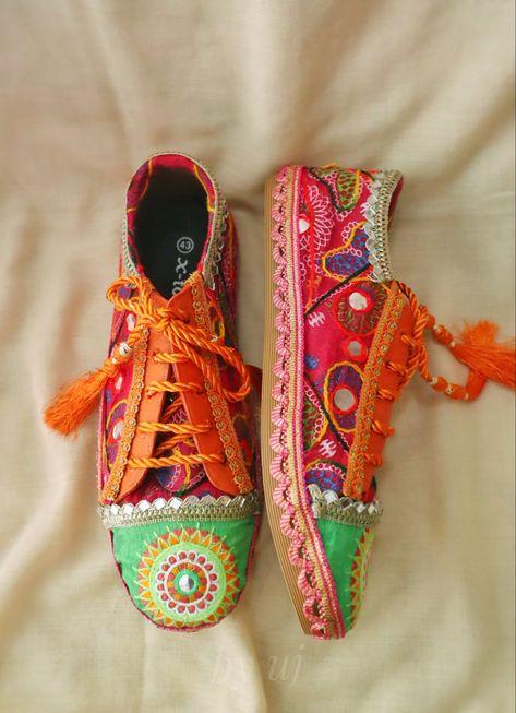 Shoes For Navratri, Navratri Shoes, Shoes Makeover, Different Types Of Dresses, Shoe Makeover, Shoes Charms, Handmade Fabric Bags, Festival Shoes, Fiber Jewelry