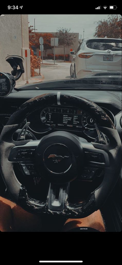 Mustang Cars Interior, Mustang Interior Aesthetic, Mustang Interior Ideas, Mustang Car Interior, Mustang Gt Interior, Mafia Cars, Mustang Steering Wheel, Mustang Mods, Mustang Gt 2015