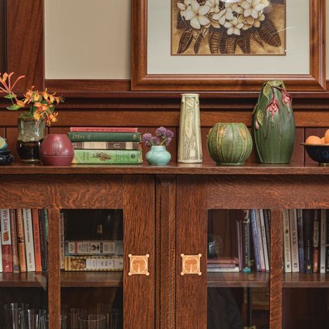 Artful & Iconic California Arts & Crafts - Design for the Arts & Crafts House | Arts & Crafts Homes Online California Arts And Crafts, Arts And Crafts Decor, Gamble House, Craftsman Decor, Craftsman Homes, Craftsman Interior, Autumn Leaves Art, Living Room Mantel, Craftsman Furniture