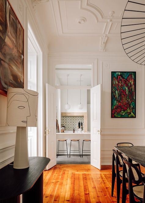 Lisbon Apartment Interiors, Apartment High Ceiling, Portuguese Apartment, High Ceiling Kitchen, Americana House, European Apartment, Lisbon Apartment, Stucco Walls, Black And White Interior