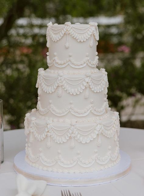 Wedding Cakes Color, Antique Wedding Cakes Vintage, All White Vintage Wedding Cake, Three Tier Vintage Wedding Cake, French Style Wedding Cake, Italian Inspired Wedding Cake, Old Style Wedding Cakes, Vintage Tiered Wedding Cake, 3 Tier Vintage Cake