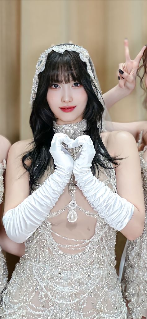 #TWICE #MOMO #MOMO_WALLPAPER Twice Wallpaper, Twice Momo, Sana Momo, Tzuyu Twice, Fandom Funny, Chaeyoung Twice, Twice Kpop, Hirai Momo, Cute Friends