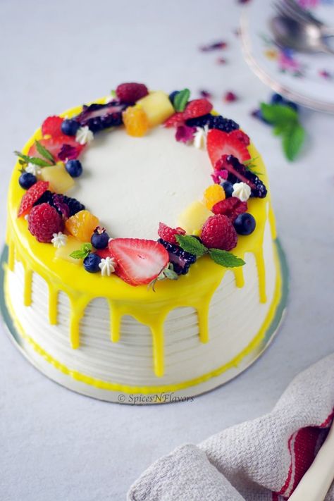 Learn how to make a fresh fruit cake with whipped cream in an easy video tutorial manner in this post. A simple, moist sponge cake layered with fresh cream and seasons fresh fruits this recipe is a must try this Summer. How beautiful does that fresh fruit drip cake decoration look - that was my birthday cake this year!! #fruitcake #birthdaycake #summercake Cake Buah, Fruit Topped Cake, Moist Sponge Cake, Cake Decorated With Fruit, Fresh Cream Cake, Fruit Birthday Cake, Fruit Cake Design, Pizza Sugar Cookie, Cake With Whipped Cream