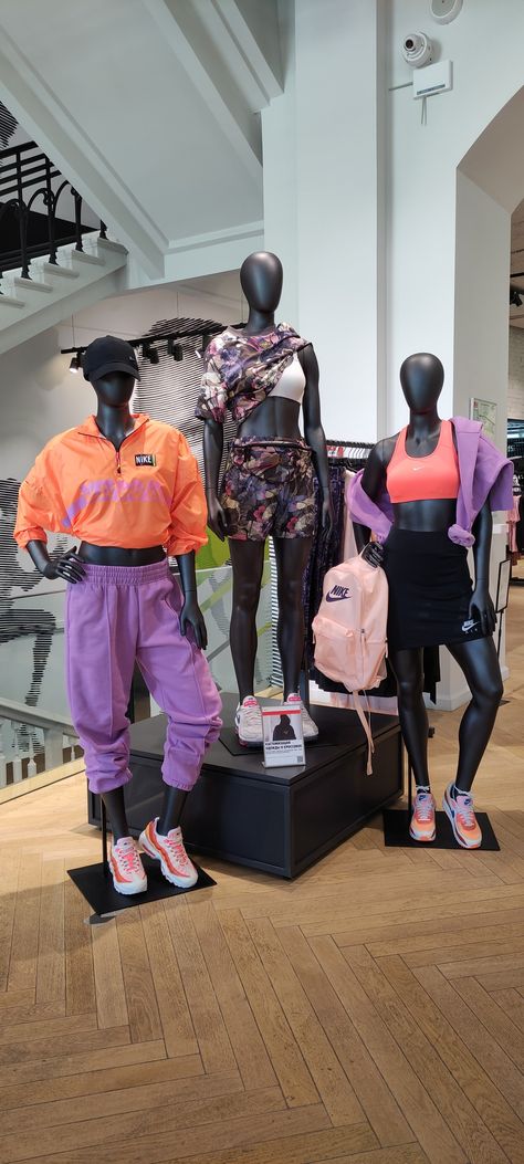 Nike Mannequin Display, Adidas Visual Merchandising, Nike Visual Merchandising, Adidas Display, Visual Merchandising Fashion, Nike Retail, Fashion Mannequin, Holistic Fitness, Nike Set